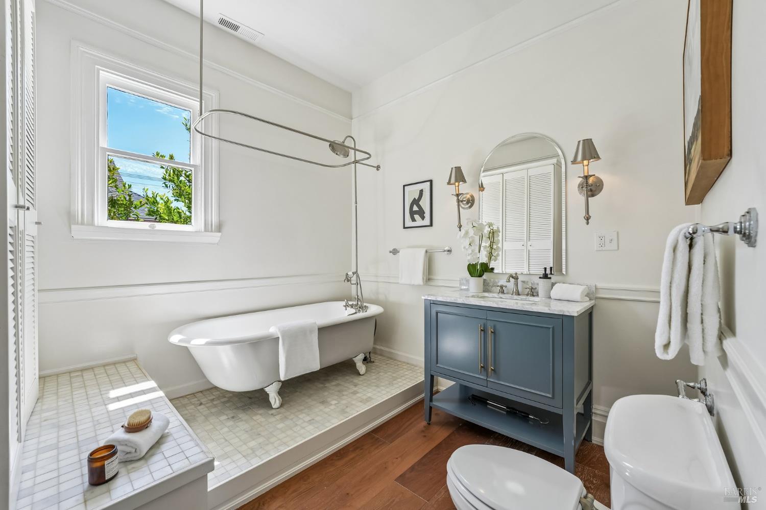 2064 Alameda Avenue Alameda CA 94501