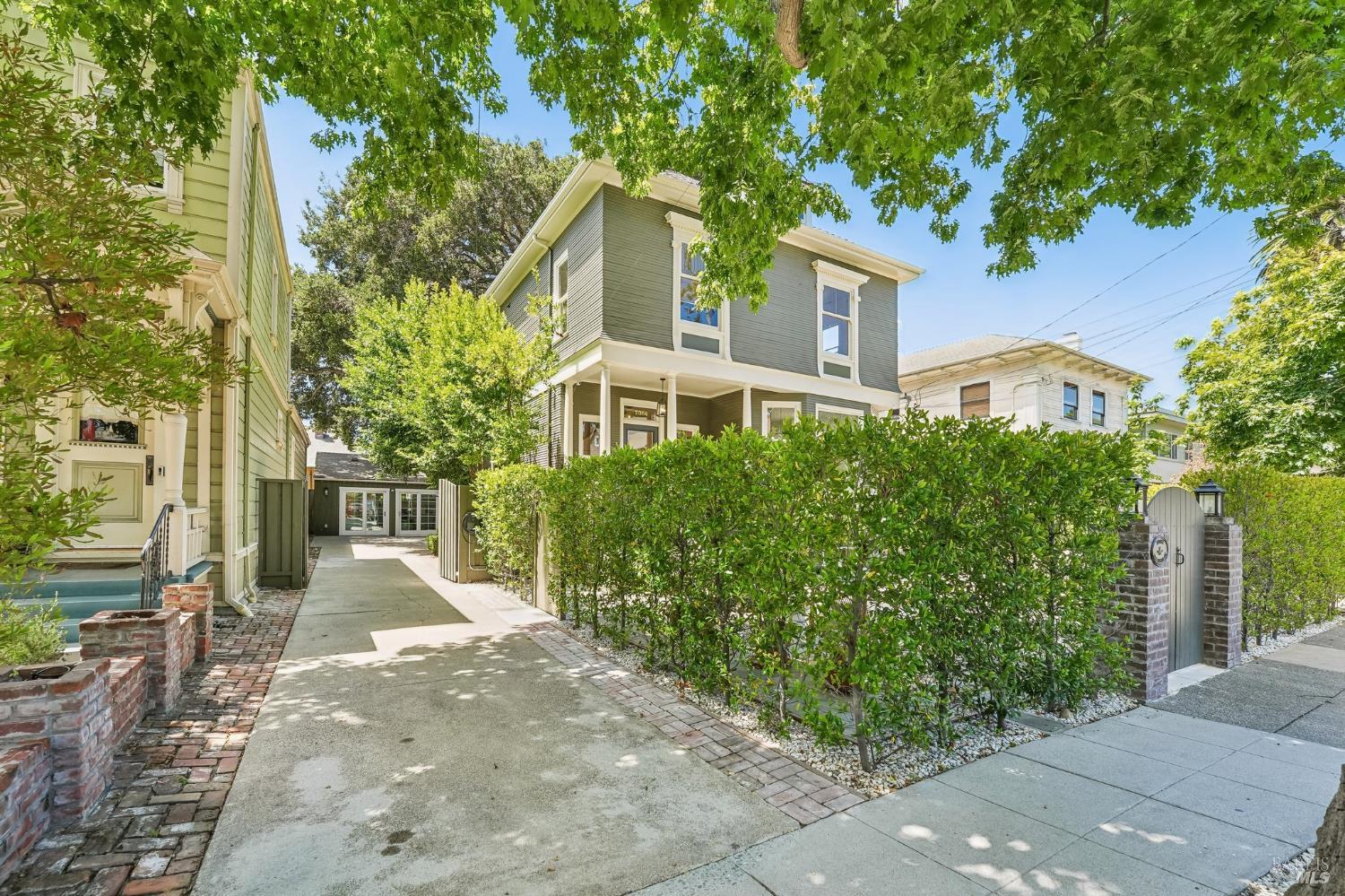 2064 Alameda Avenue Alameda CA 94501