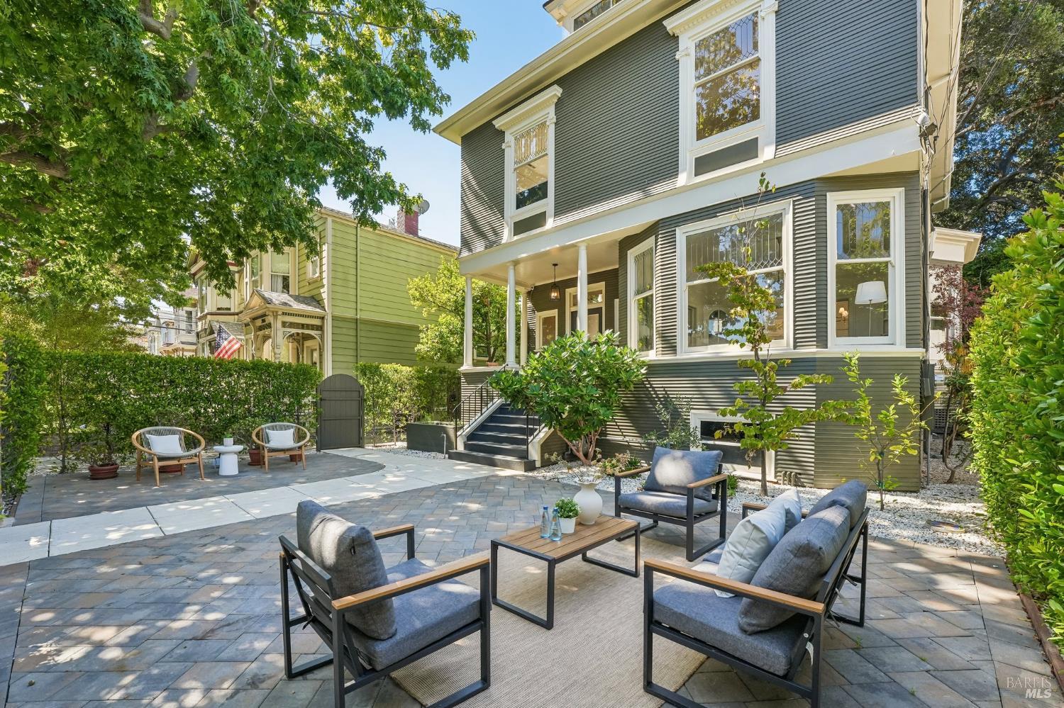 2064 Alameda Avenue Alameda CA 94501