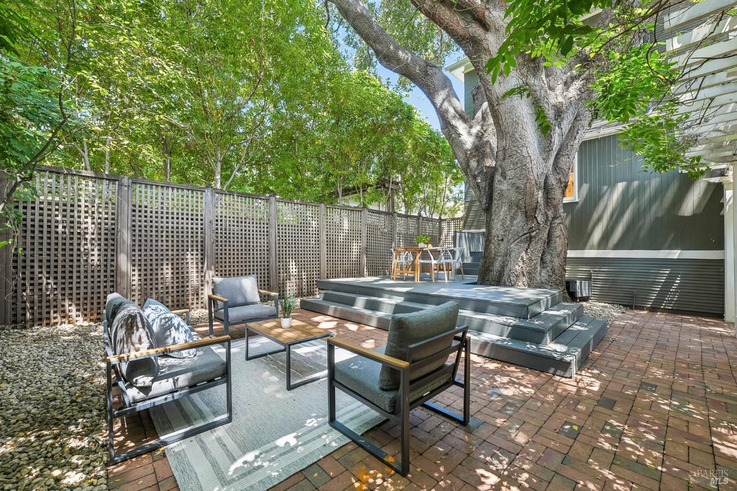 2064 Alameda Avenue Alameda CA 94501