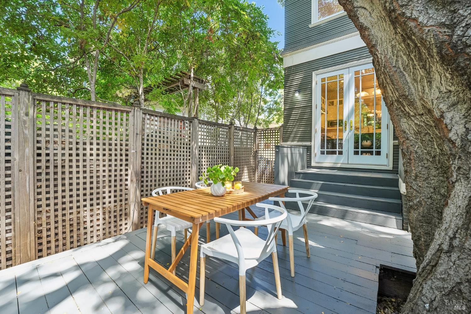 2064 Alameda Avenue Alameda CA 94501
