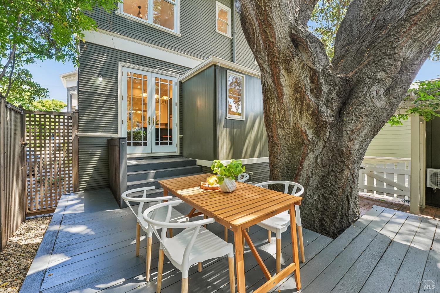 2064 Alameda Avenue Alameda CA 94501