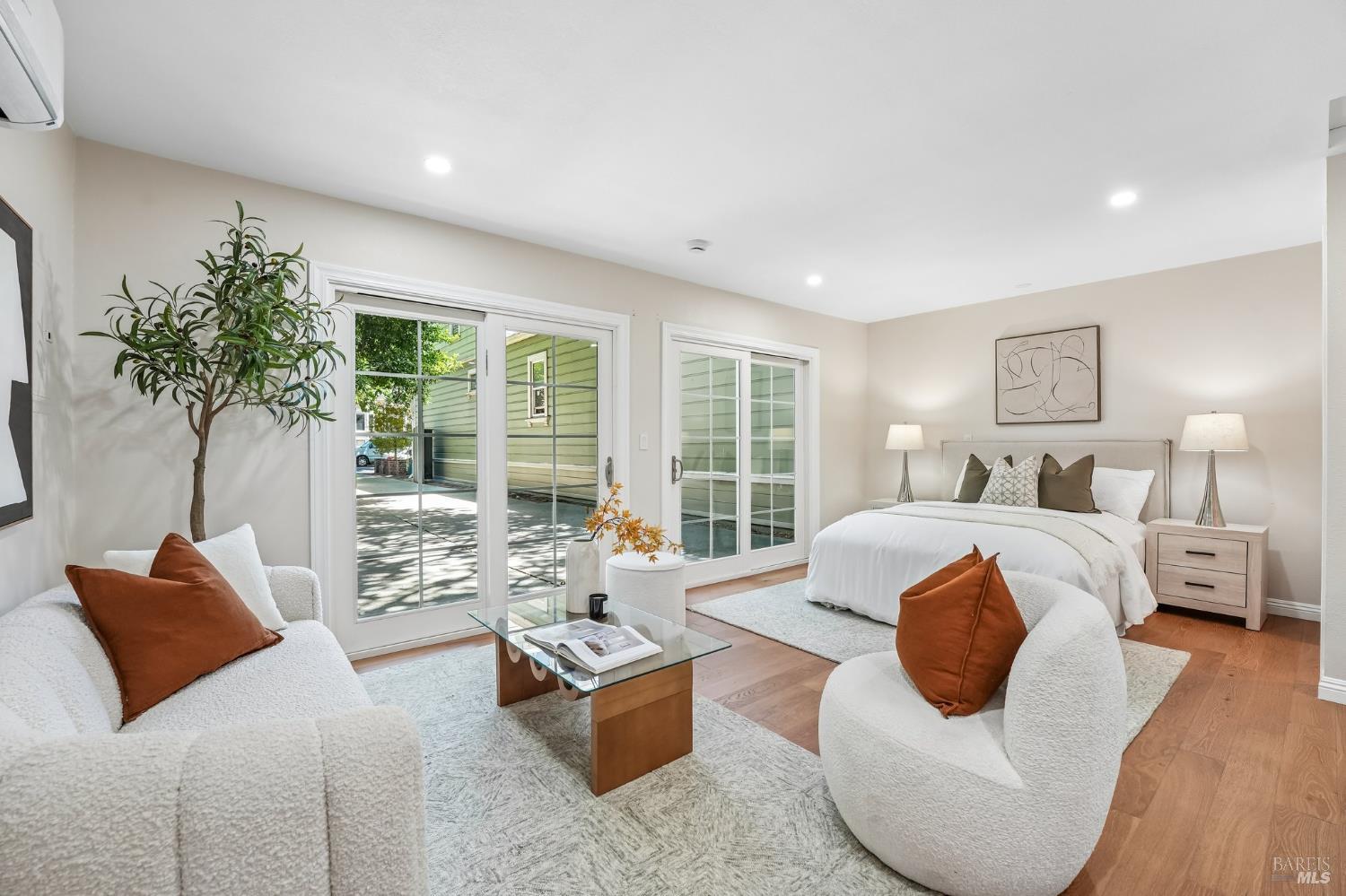 2064 Alameda Avenue Alameda CA 94501