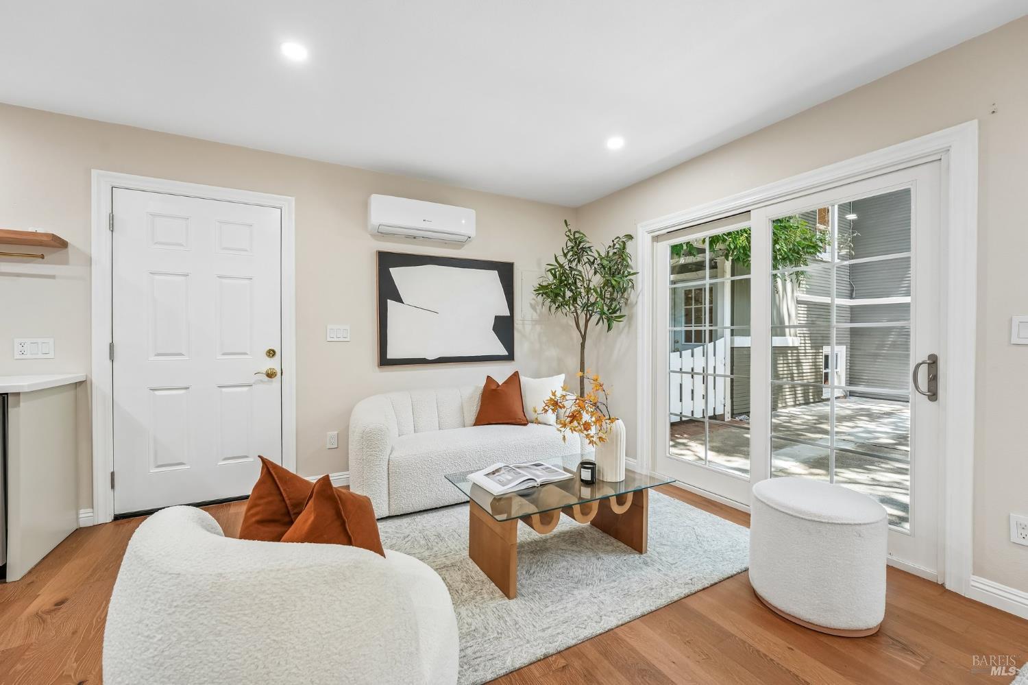 2064 Alameda Avenue Alameda CA 94501