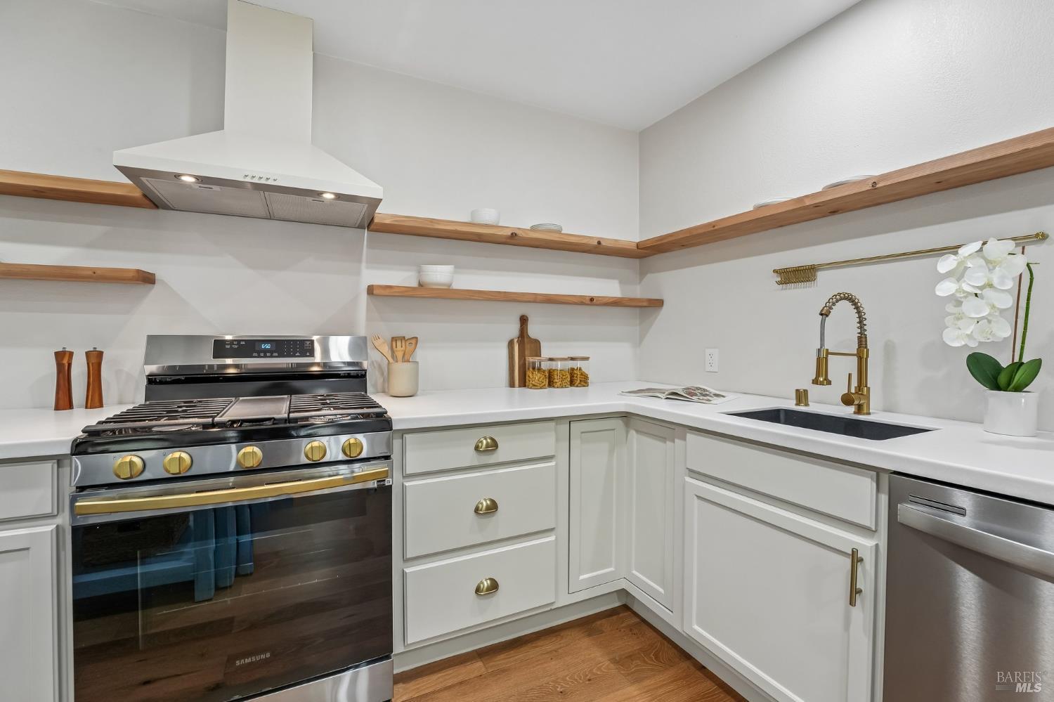 2064 Alameda Avenue Alameda CA 94501