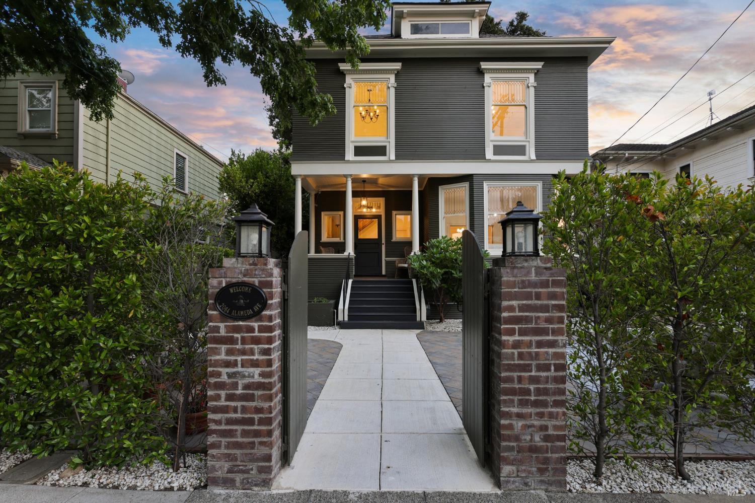 2064 Alameda Avenue Alameda CA 94501
