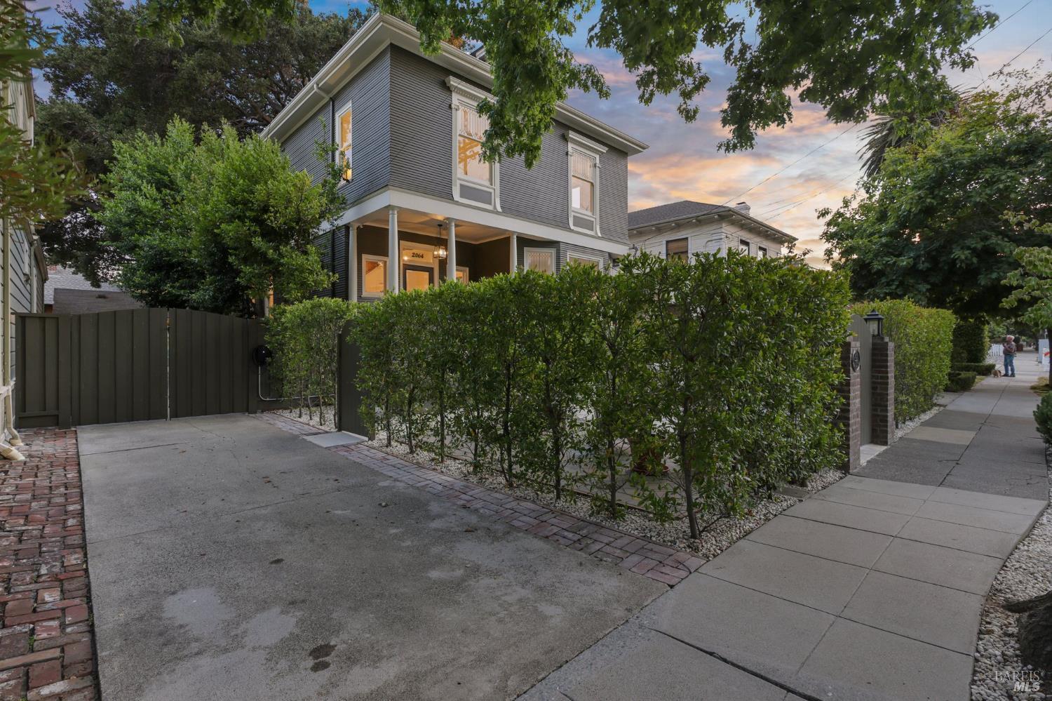 2064 Alameda Avenue Alameda CA 94501