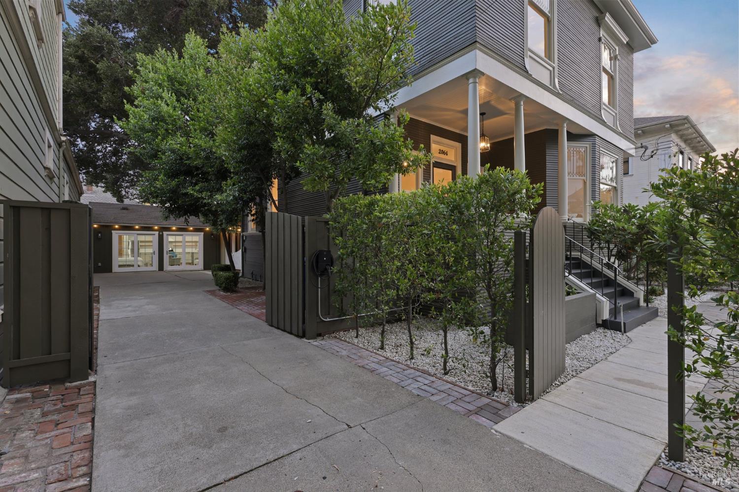 2064 Alameda Avenue Alameda CA 94501