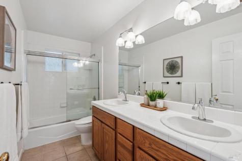 814 Cobbler Lane Petaluma CA 94952