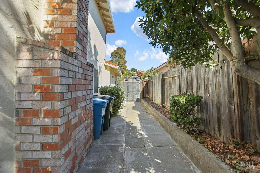 141 Ashton Street Vallejo CA 94591