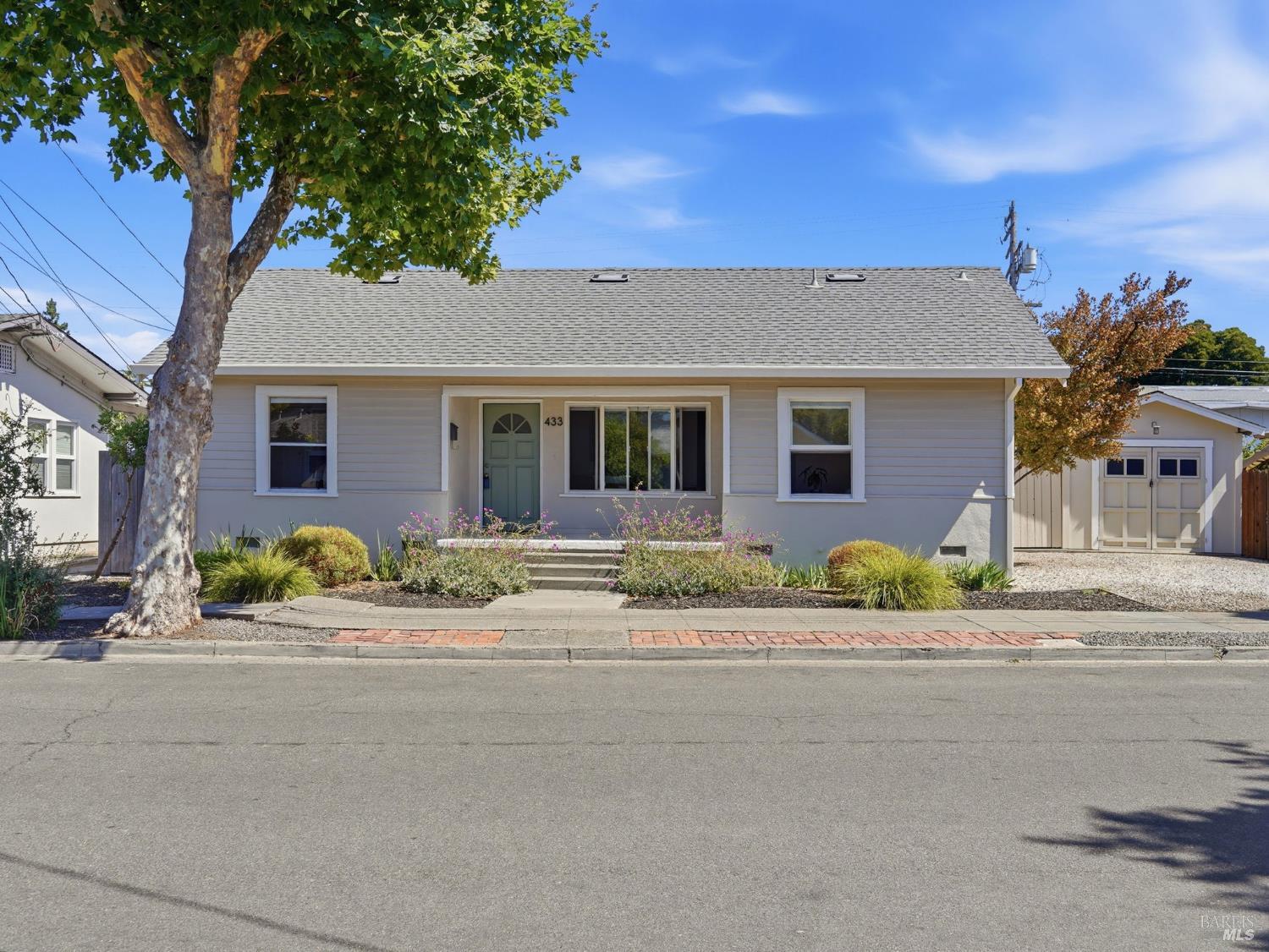 433 NE Lincoln Street Santa Rosa CA 95401