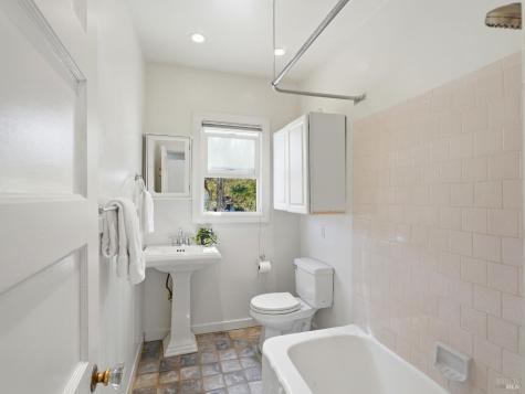 433 NE Lincoln Street Santa Rosa CA 95401