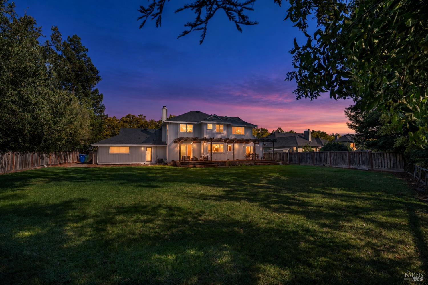 9323 Lakewood Drive Windsor CA 95492