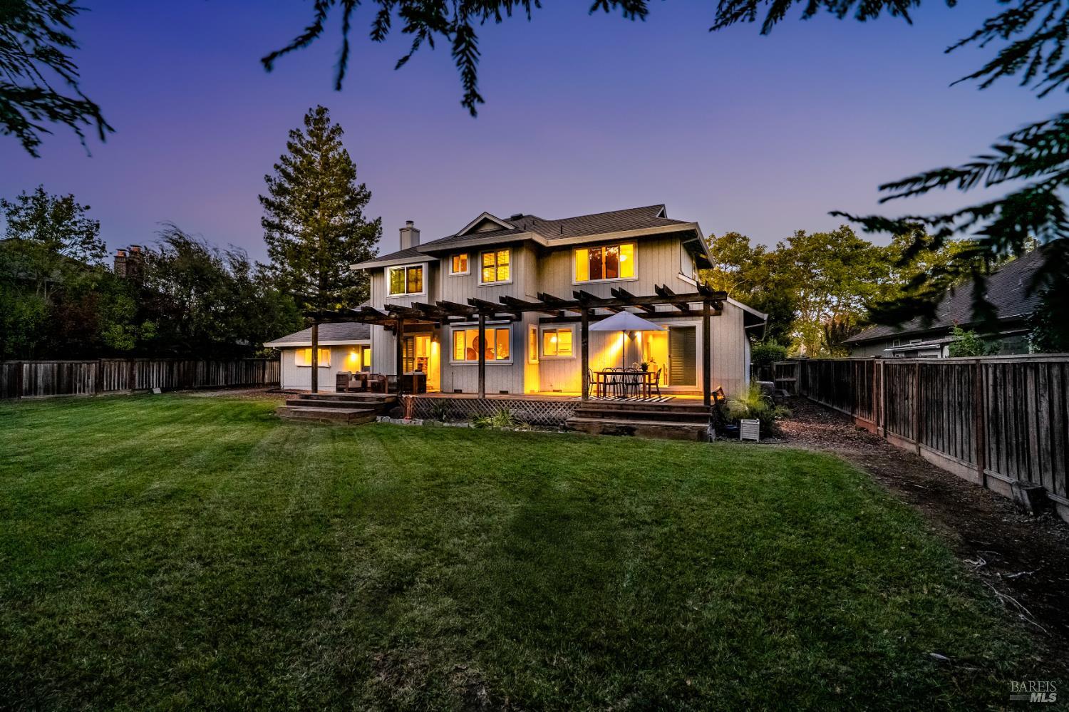 9323 Lakewood Drive Windsor CA 95492
