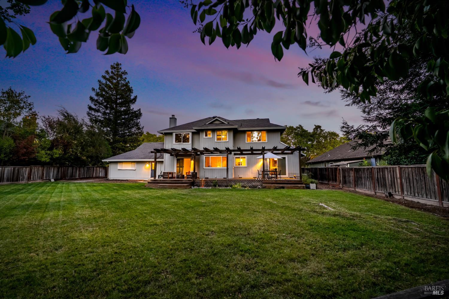 9323 Lakewood Drive Windsor CA 95492