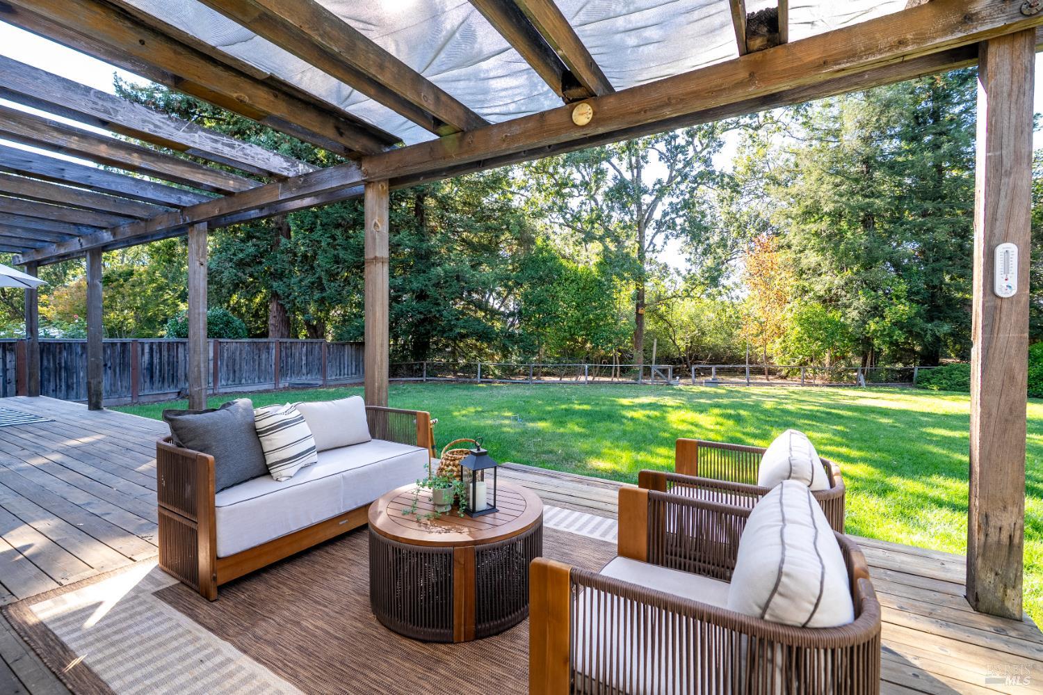9323 Lakewood Drive Windsor CA 95492