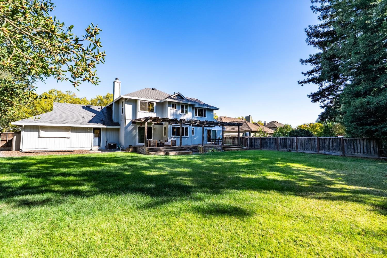 9323 Lakewood Drive Windsor CA 95492