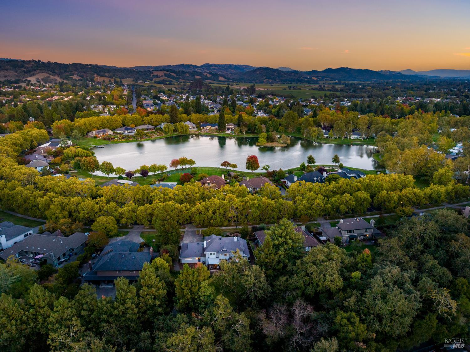 9323 Lakewood Drive Windsor CA 95492