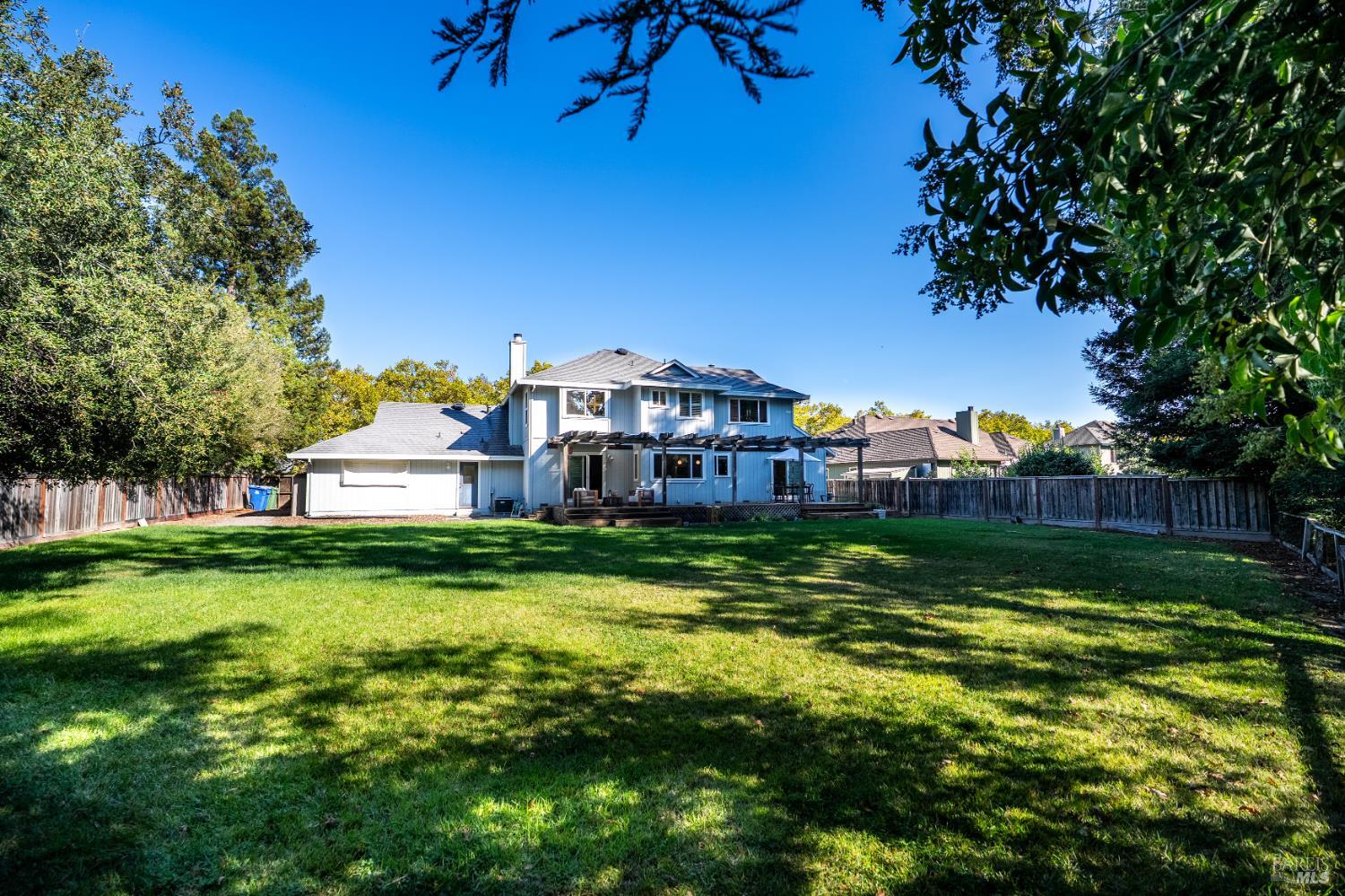 9323 Lakewood Drive Windsor CA 95492