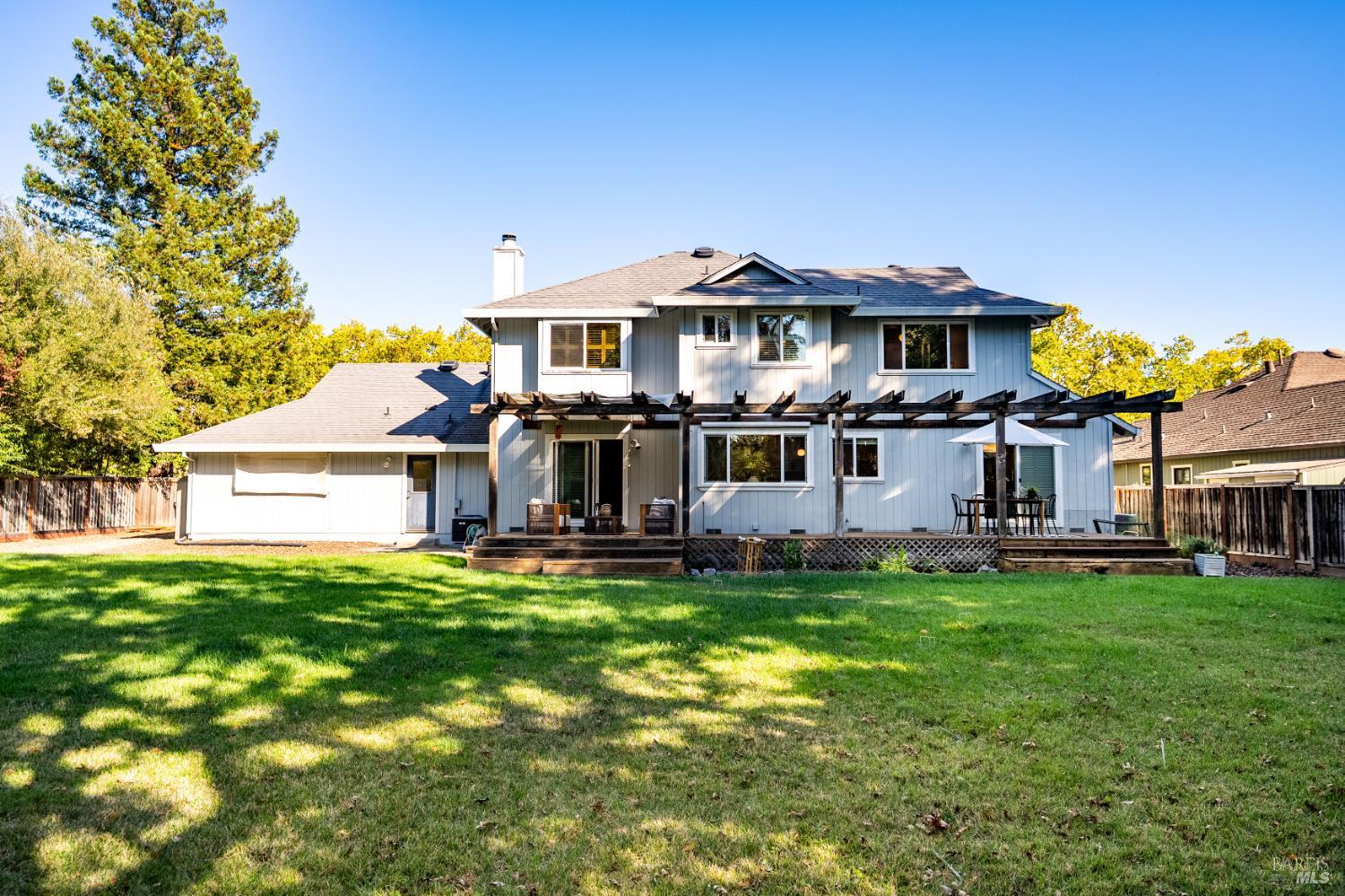 9323 Lakewood Drive Windsor CA 95492