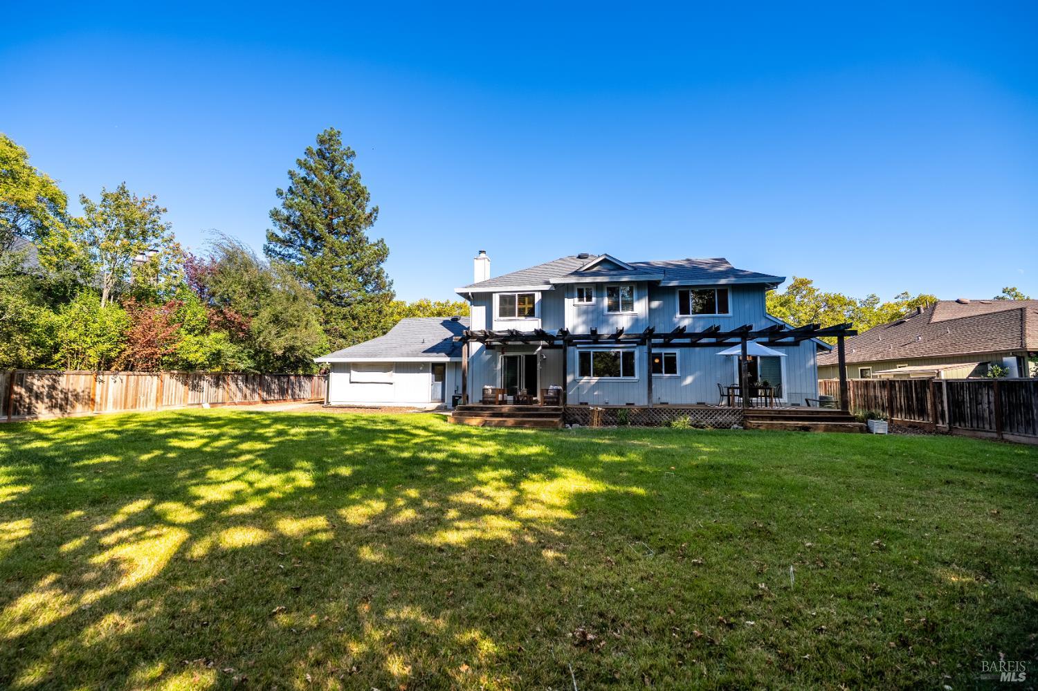 9323 Lakewood Drive Windsor CA 95492
