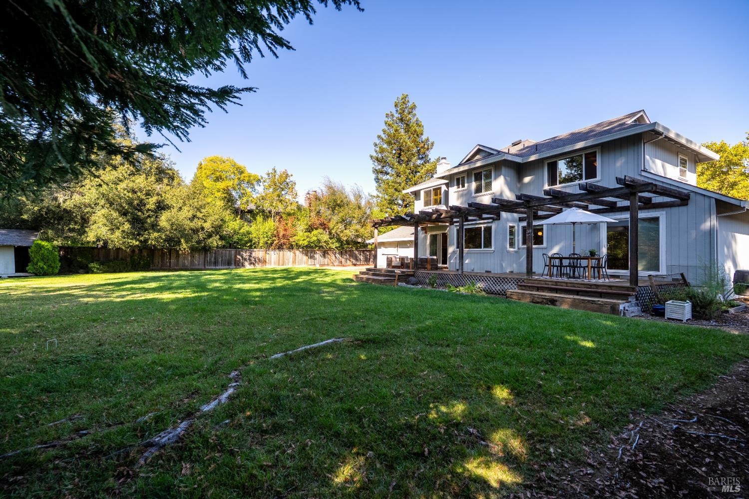 9323 Lakewood Drive Windsor CA 95492