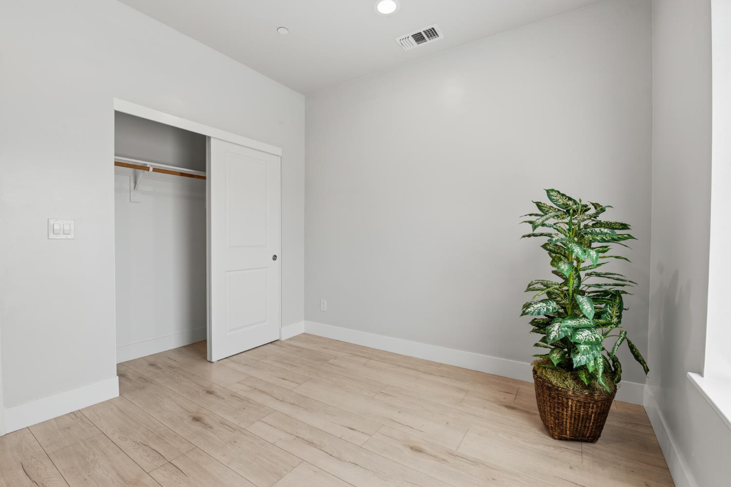 208 Nimitz Street Sacramento CA 95838