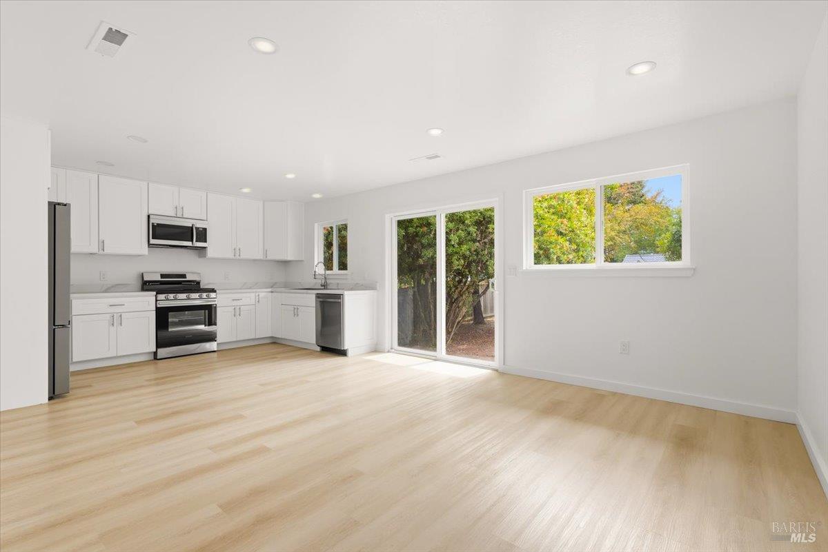 175 Chablis Way Cloverdale CA 95425