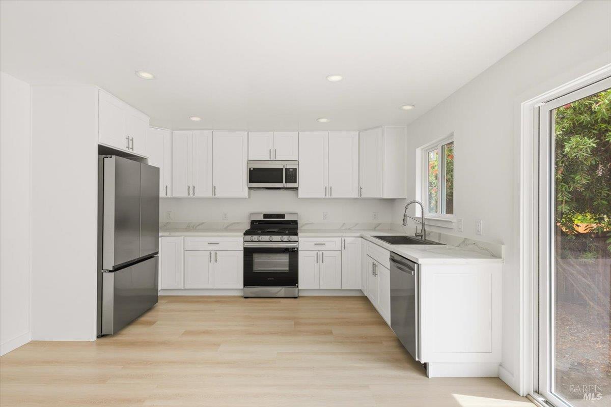 175 Chablis Way Cloverdale CA 95425