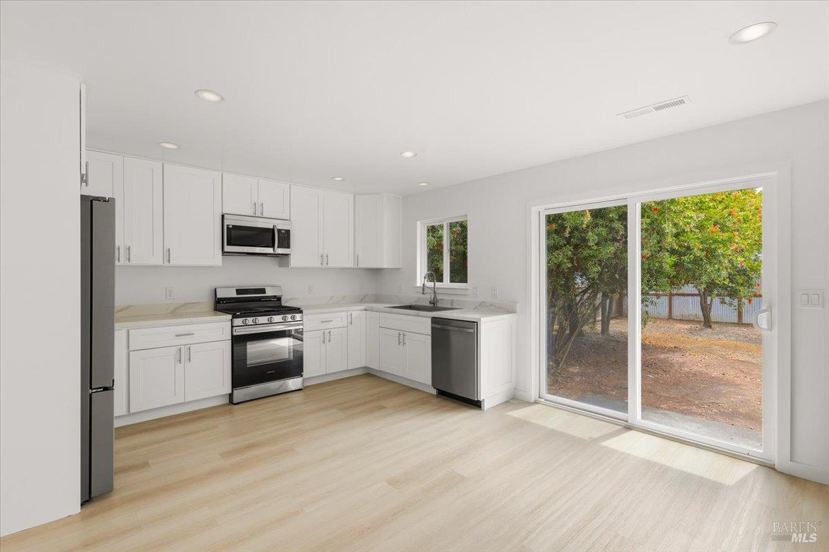 175 Chablis Way Cloverdale CA 95425