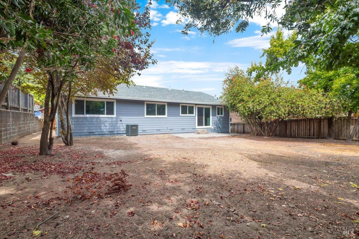 175 Chablis Way Cloverdale CA 95425