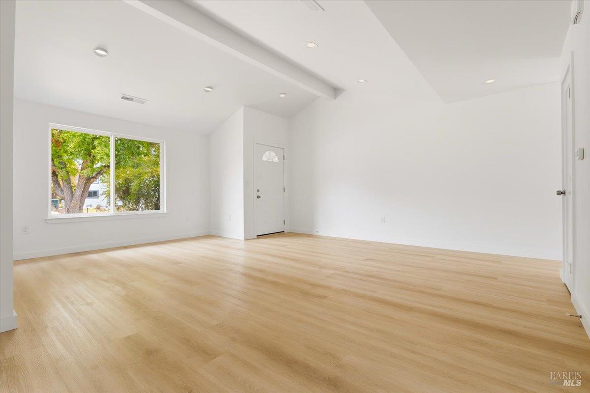 175 Chablis Way Cloverdale CA 95425