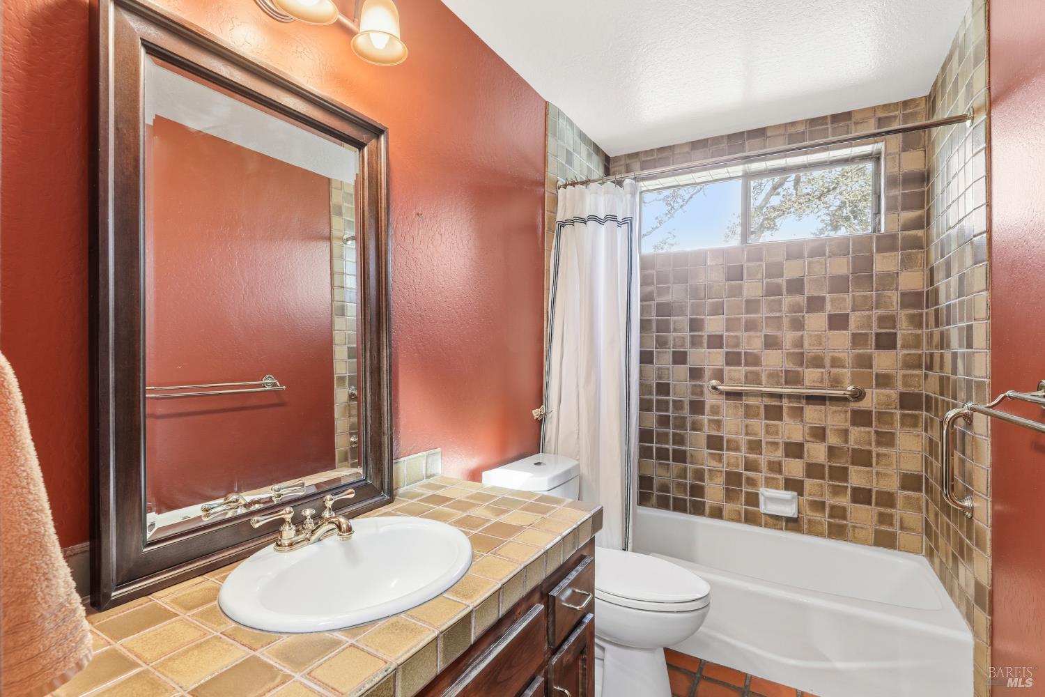 5025 Lichau Road Penngrove CA 94951