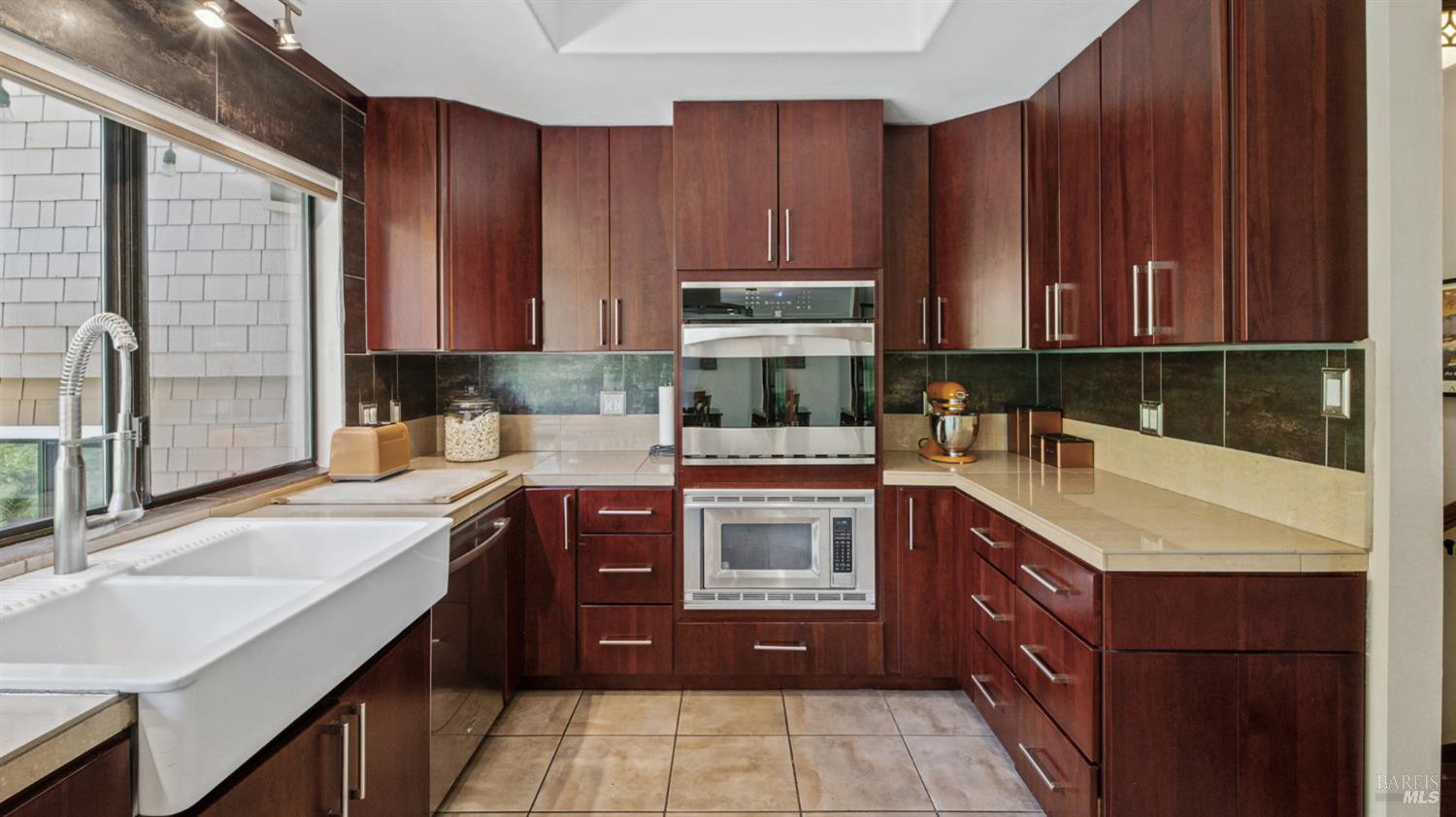 2206 Oak Hill Drive Santa Rosa CA 95404