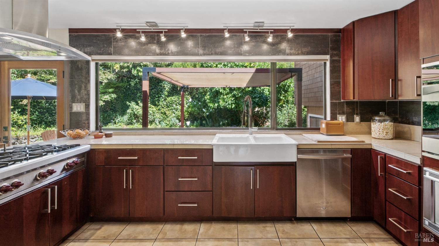 2206 Oak Hill Drive Santa Rosa CA 95404