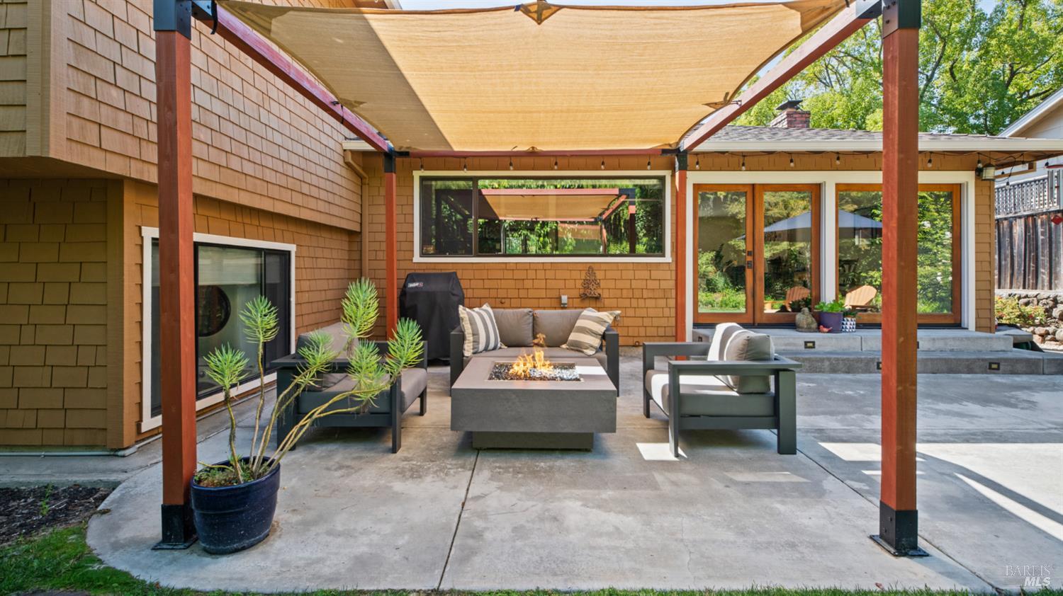 2206 Oak Hill Drive Santa Rosa CA 95404