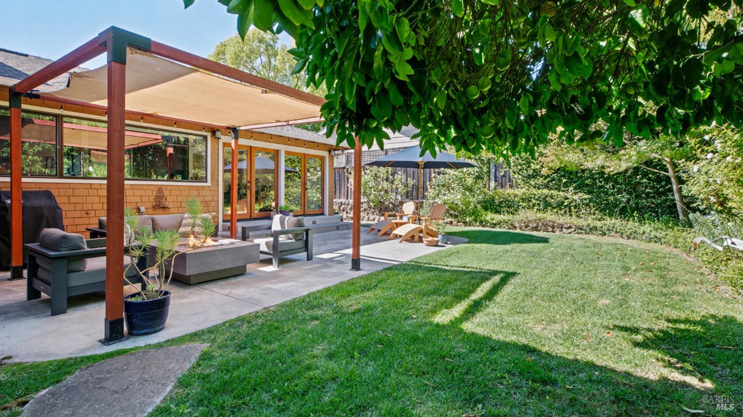 2206 Oak Hill Drive Santa Rosa CA 95404