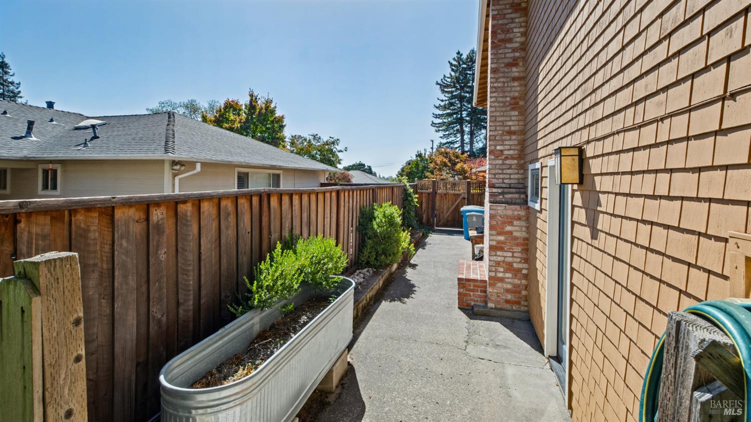2206 Oak Hill Drive Santa Rosa CA 95404