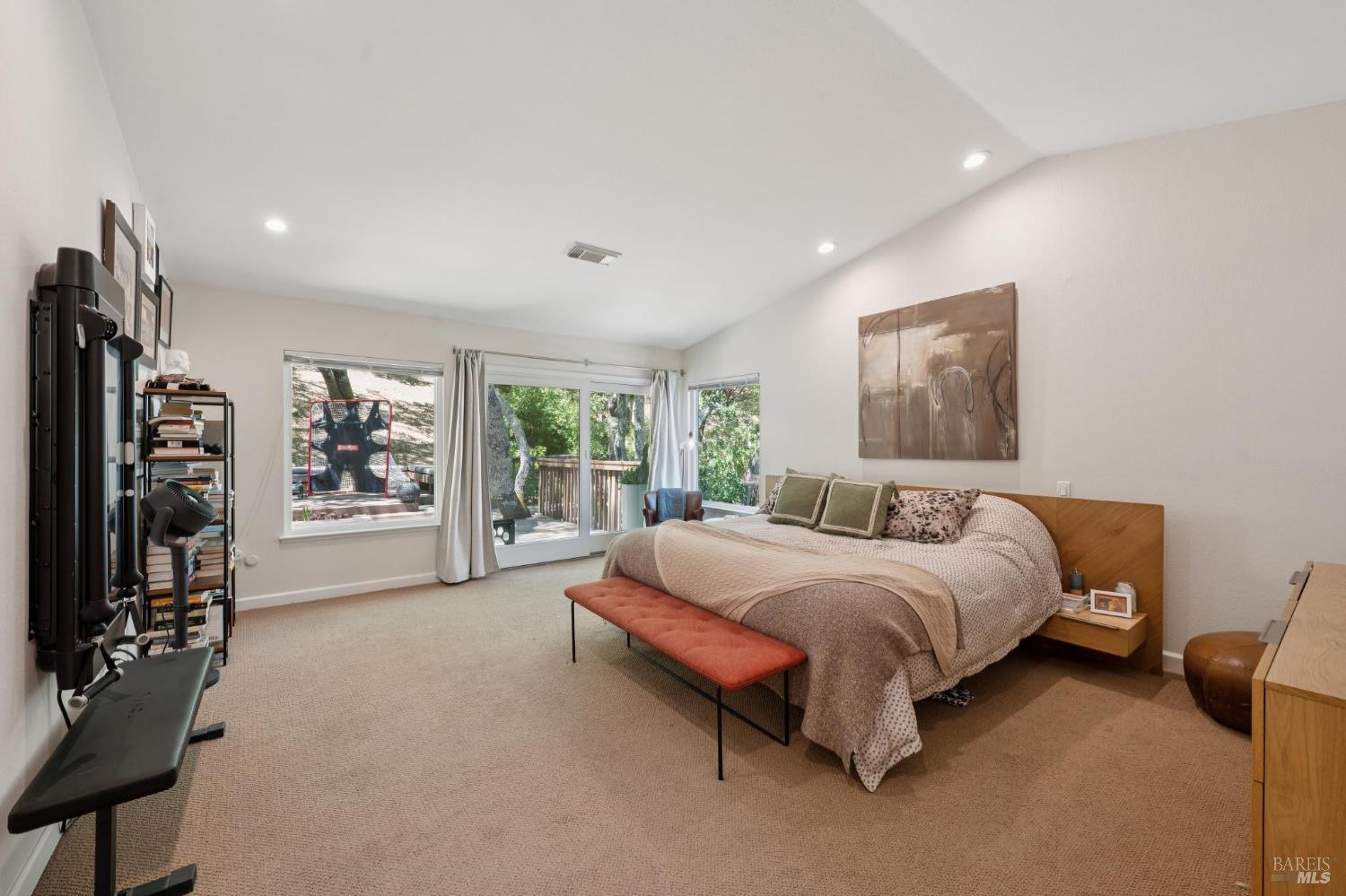 16 Wentworth Lane Novato CA 94949