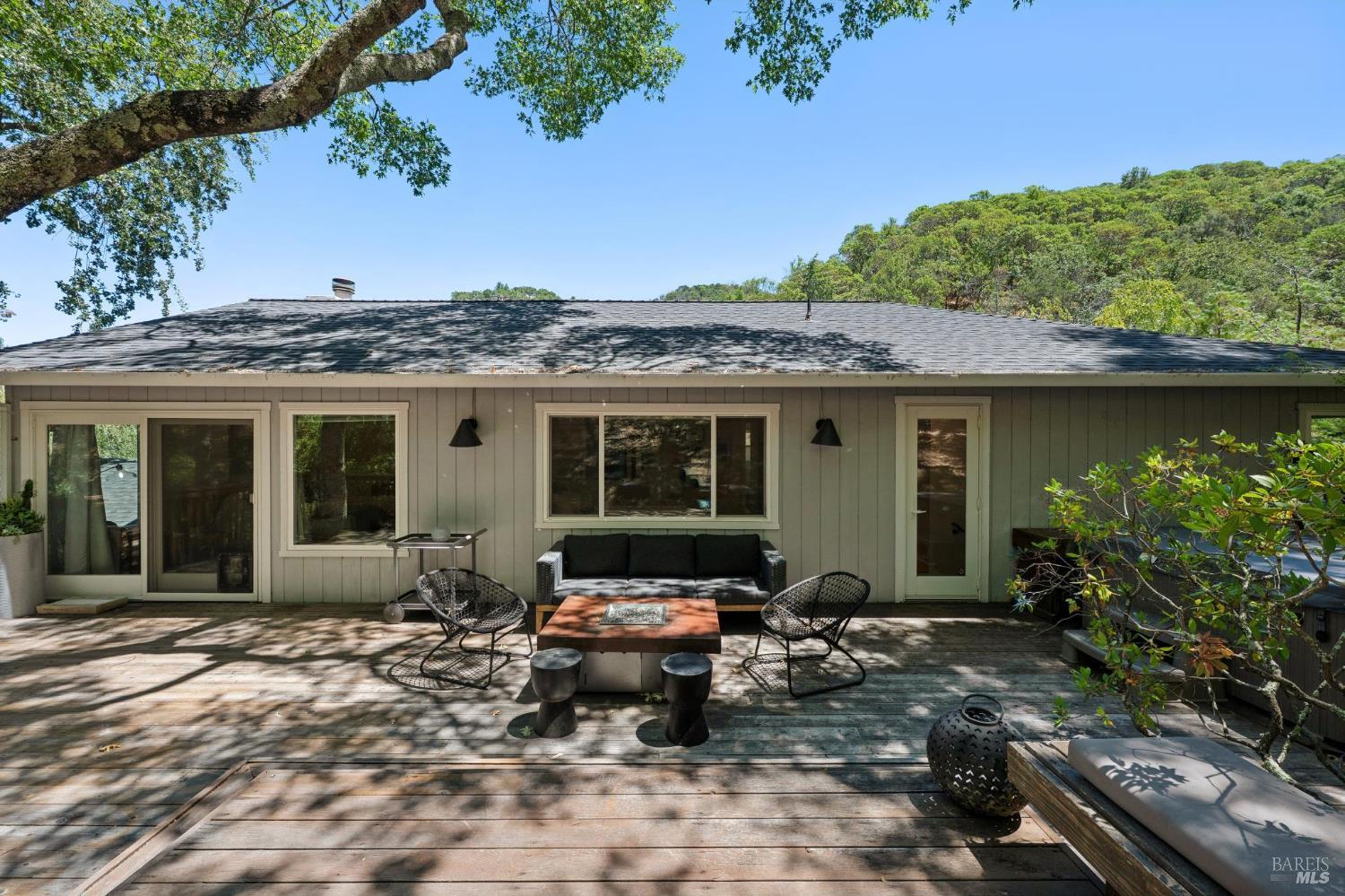 16 Wentworth Lane Novato CA 94949