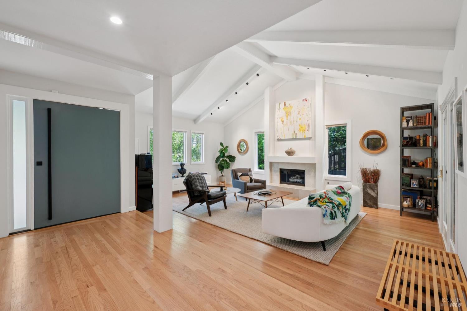 16 Wentworth Lane Novato CA 94949