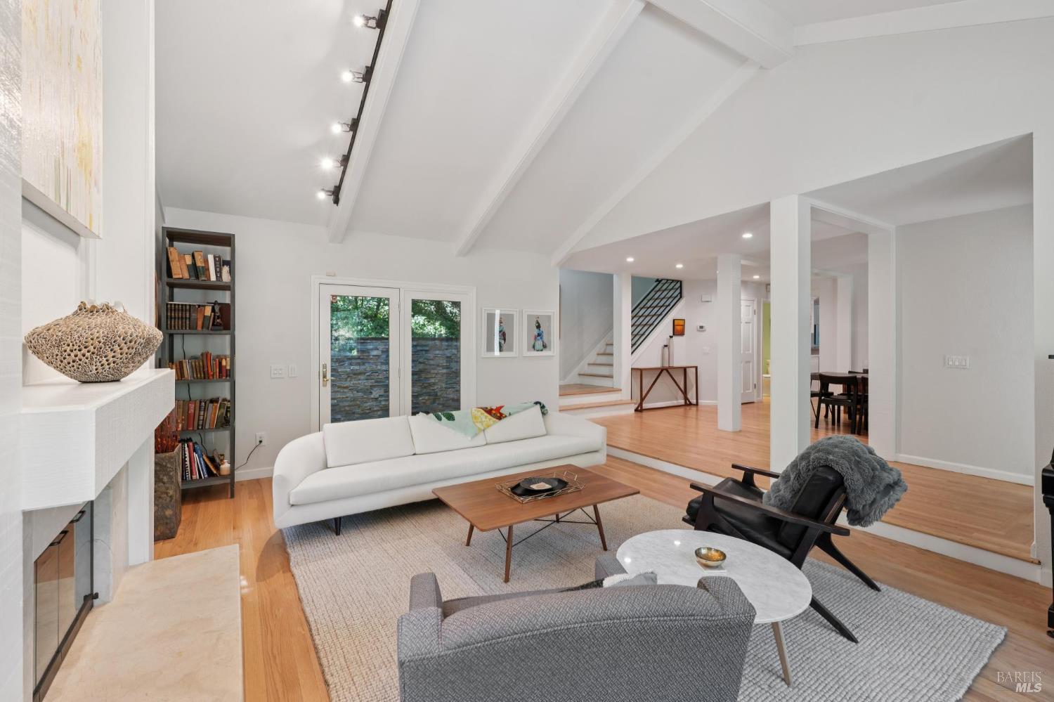 16 Wentworth Lane Novato CA 94949