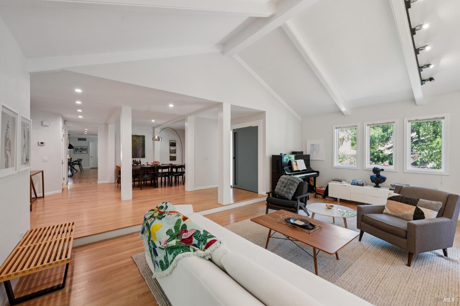 16 Wentworth Lane Novato CA 94949