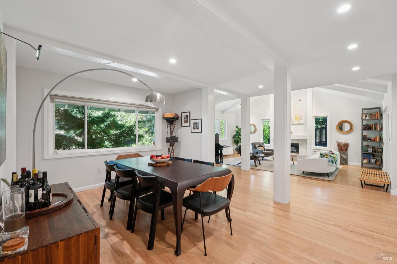 16 Wentworth Lane Novato CA 94949