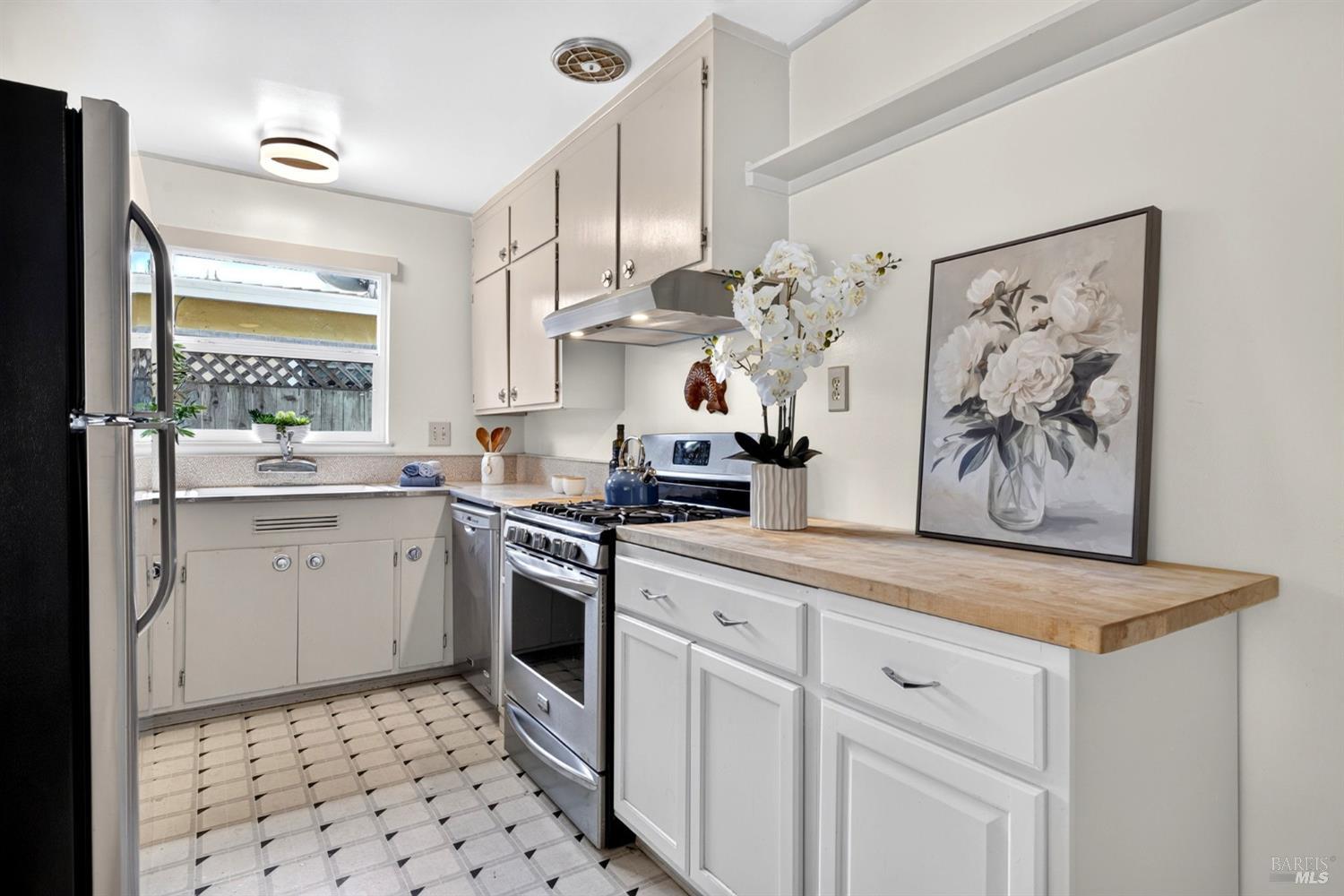652 Corlano Avenue Santa Rosa CA 95404