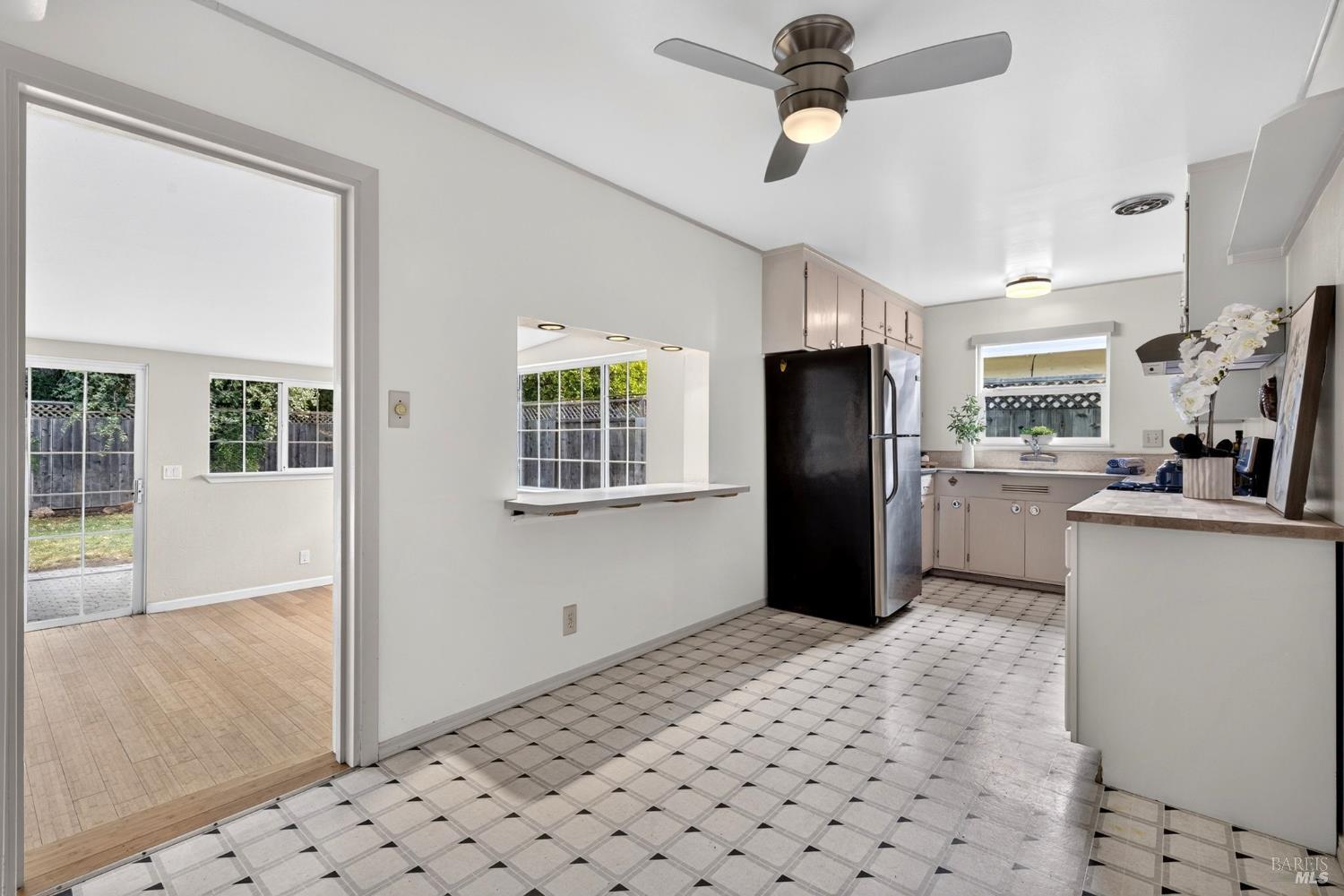 652 Corlano Avenue Santa Rosa CA 95404