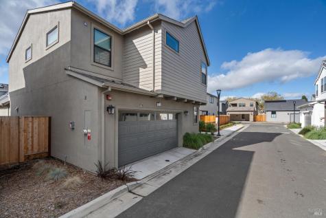 1594 NE Waterside Lane NE Rohnert Park CA 94928