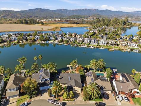 36 Del Oro Lagoon Novato CA 94949