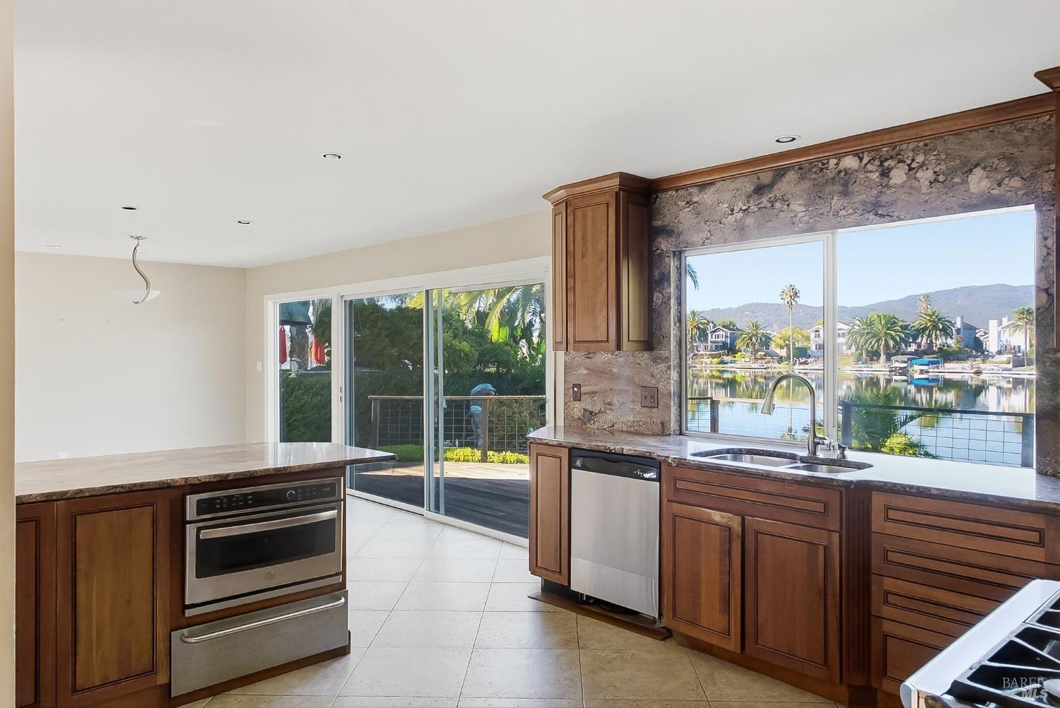 36 Del Oro Lagoon Novato CA 94949
