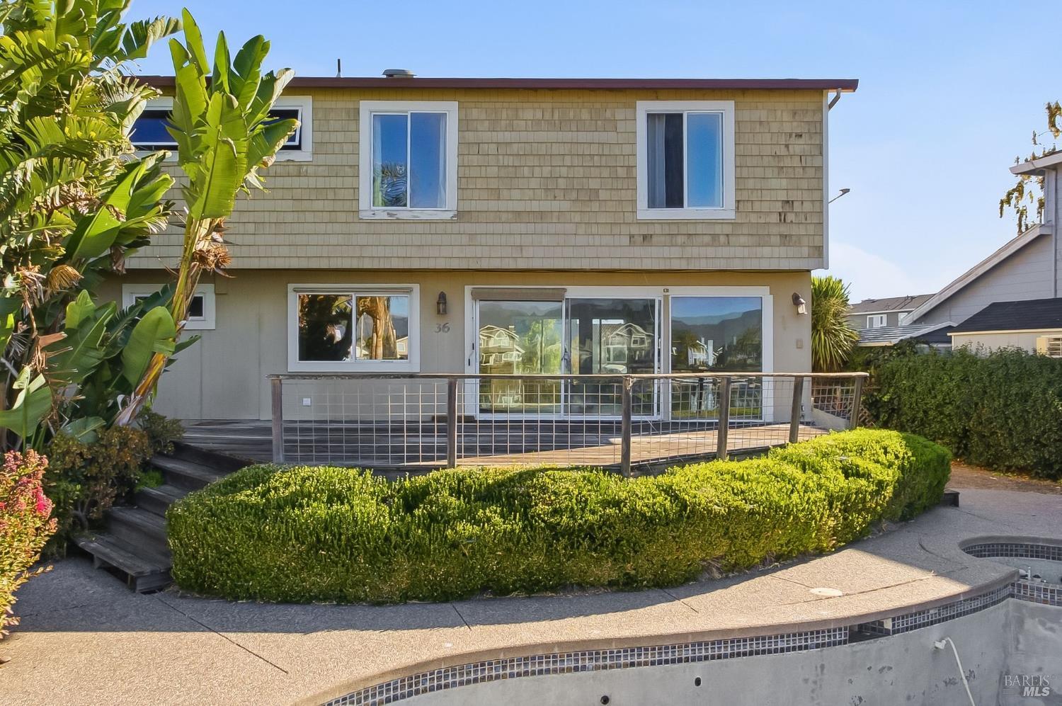 36 Del Oro Lagoon Novato CA 94949